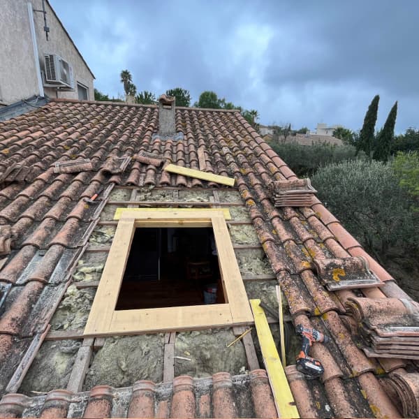Pose fenêtre de toit Velux, Artuiles & Toits