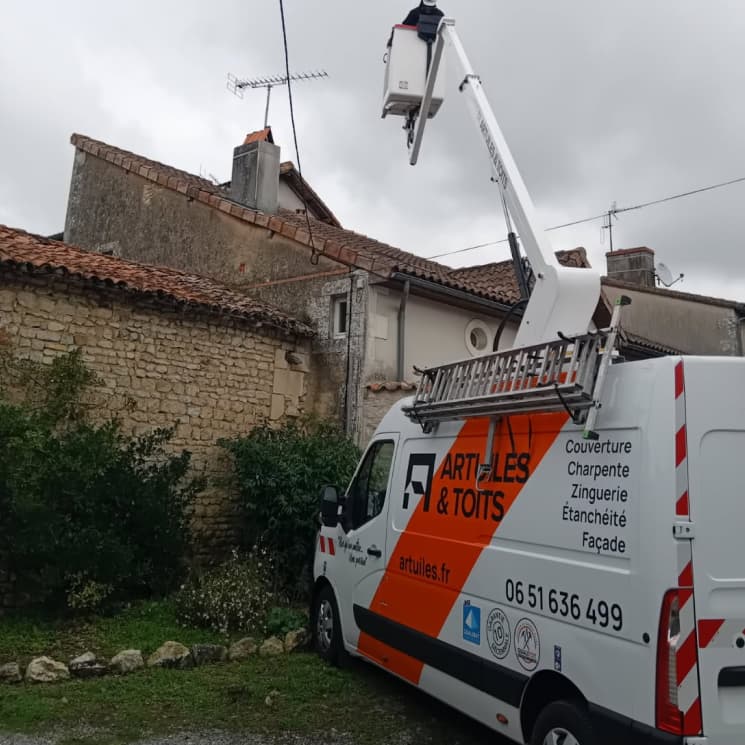 Urgence fuite toiture dans le Languedoc, Artuiles & Toits